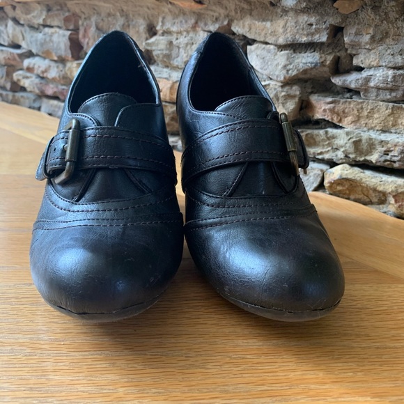 VINTAGE HEELS - Picture 3 of 4